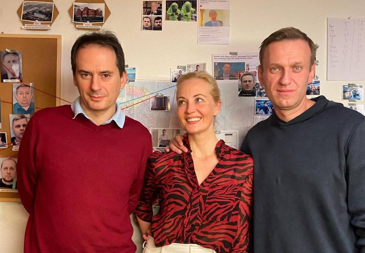 Христо Грозев, Навални и съпругата му (в центъра)